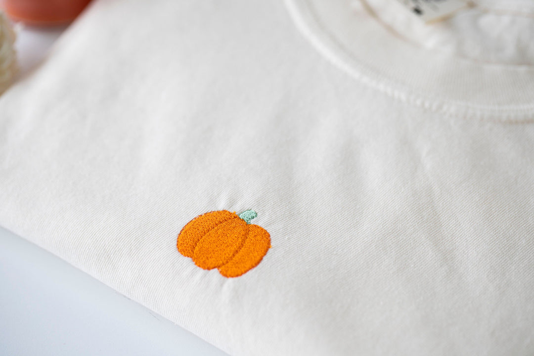 Pumpkin Embroidered T-shirt, Natural Color Pumpkin T-shirt, Trendy Fall T-shirt, Cute Fall shirts Women, Minimalist Fall Halloween MP1-C-97