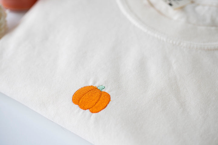 Pumpkin Embroidered T-shirt, Natural Color Pumpkin T-shirt, Trendy Fall T-shirt, Cute Fall shirts Women, Minimalist Fall Halloween MP1-C-97