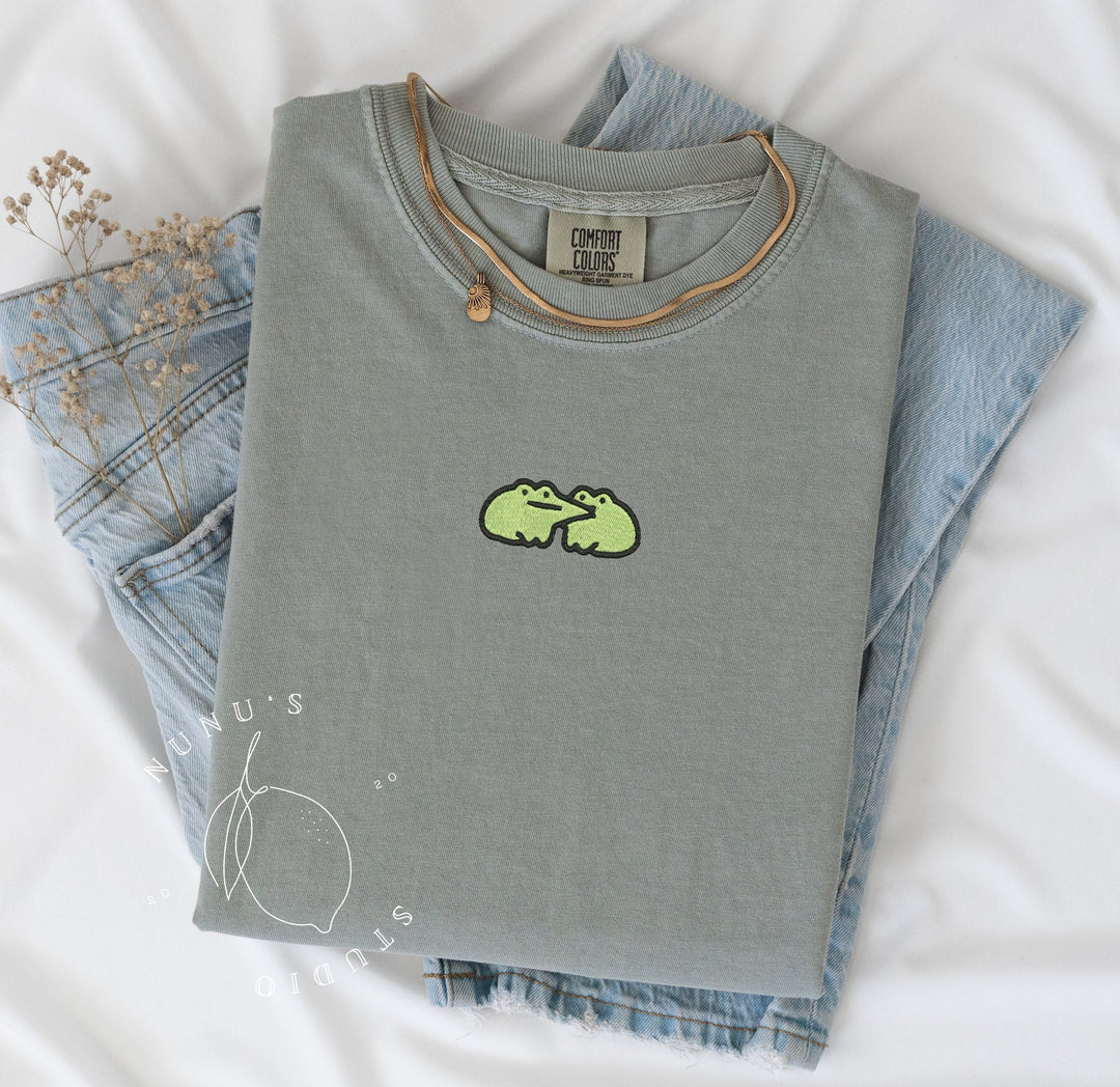 Embroidered Frog Tshirt, Embroidered Funny Tshirt, Embroidered Shirt, Trendy Tshirts for Women, Embroidered T-Shirt, FRO-C-97