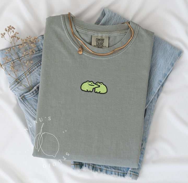 Embroidered Frog Tshirt, Embroidered Funny Tshirt, Embroidered Shirt, Trendy Tshirts for Women, Embroidered T-Shirt, FRO-C-97