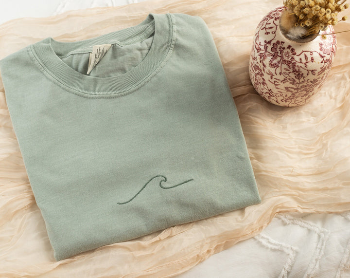 Embroidered Wave Tshirt, Embroidered Surf tshirt, Embroidered Summer Tshirt, Embroidered Boho Shirt, Trendy Tshirts for Women, WAVE-C-97
