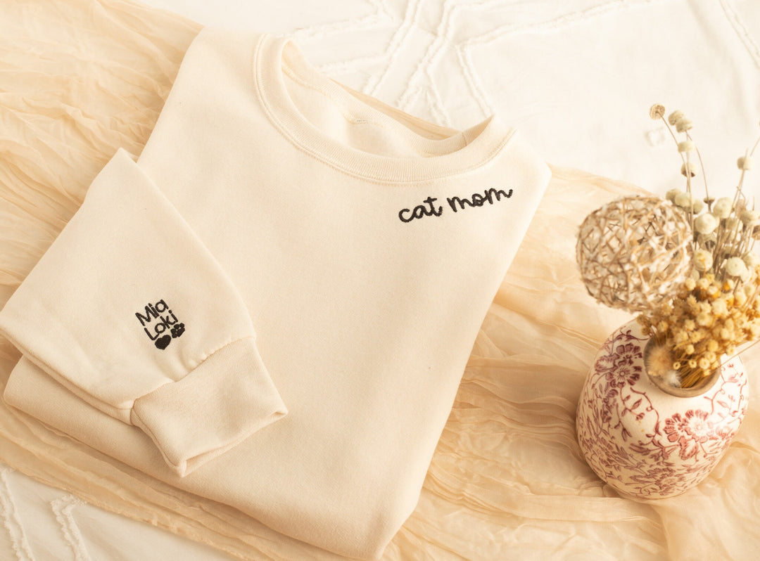 Custom Embroidered Cat Mom Sweatshirt, Cat Mom Sweatshirt with Sleeve Names Paw Heart, Cat Mom Gifts, Pet Gifts, Gifts for Cat, NEN97C X