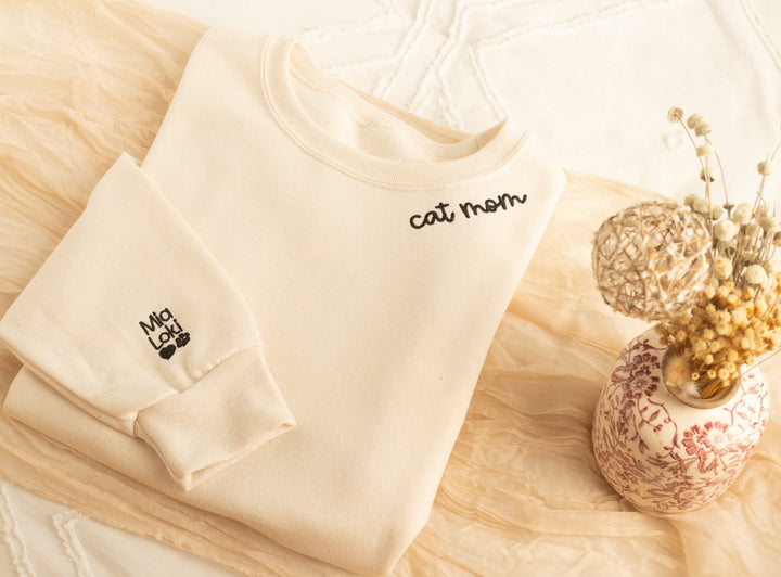Custom Embroidered Cat Mom Sweatshirt, Cat Mom Sweatshirt with Sleeve Names Paw Heart, Cat Mom Gifts, Pet Gifts, Gifts for Cat, NEN97C X