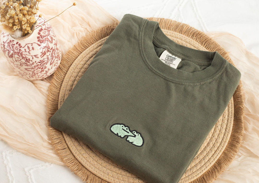Embroidered Frog Tshirt, Embroidered Funny Tshirt, Embroidered Shirt, Trendy Tshirts for Women, Embroidered T-Shirt, FRO-C-97
