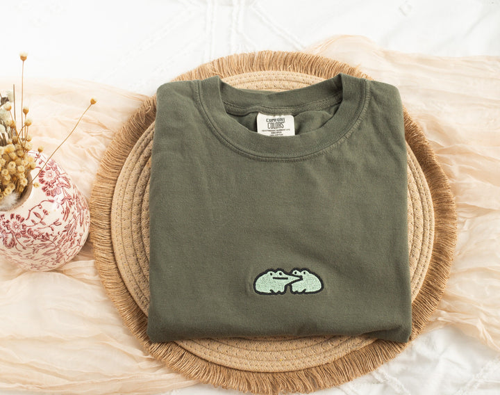 Embroidered Frog Tshirt, Embroidered Funny Tshirt, Embroidered Shirt, Trendy Tshirts for Women, Embroidered T-Shirt, FRO-C-97
