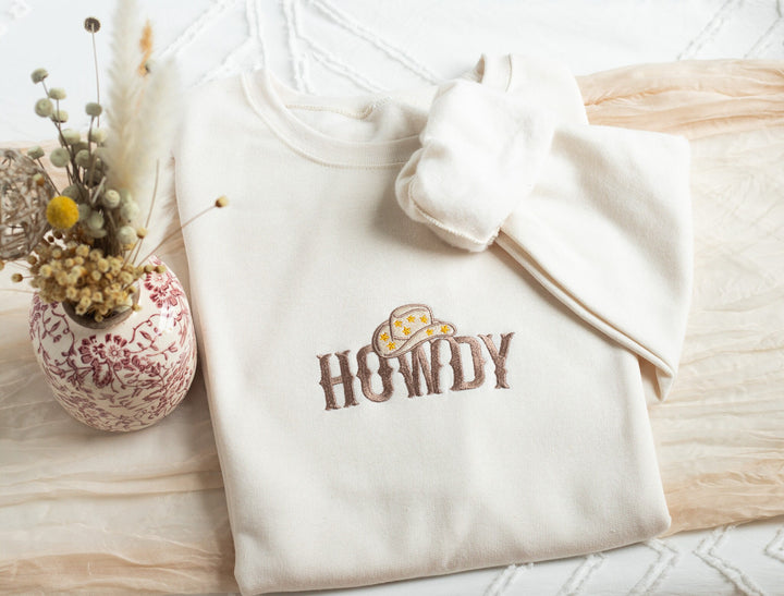 Embroidered Howdy Sweatshirt, Embroidered Cowgirl Sweatshirt, Cute Sweatshirts for Women, Trendy Crewneck, Preppy Sweatshirt, HOW-C-120