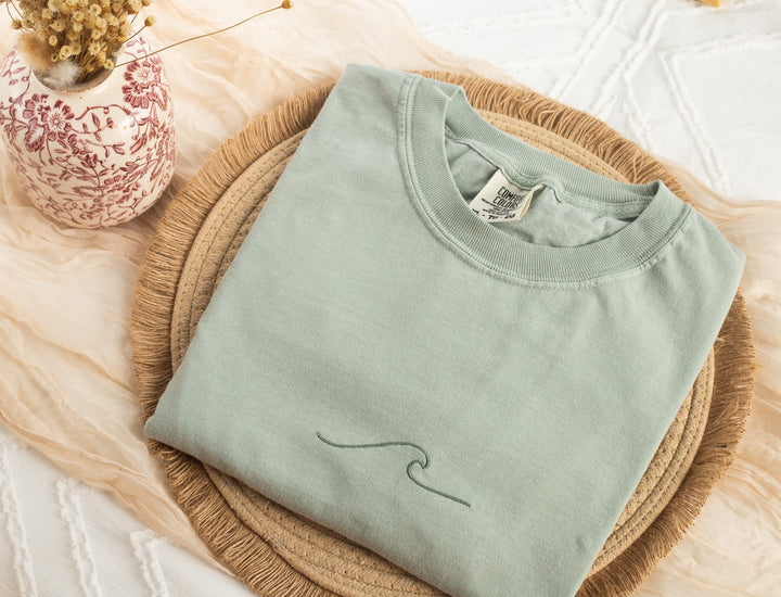 Embroidered Wave Tshirt, Embroidered Surf tshirt, Embroidered Summer Tshirt, Embroidered Boho Shirt, Trendy Tshirts for Women, WAVE-C-97