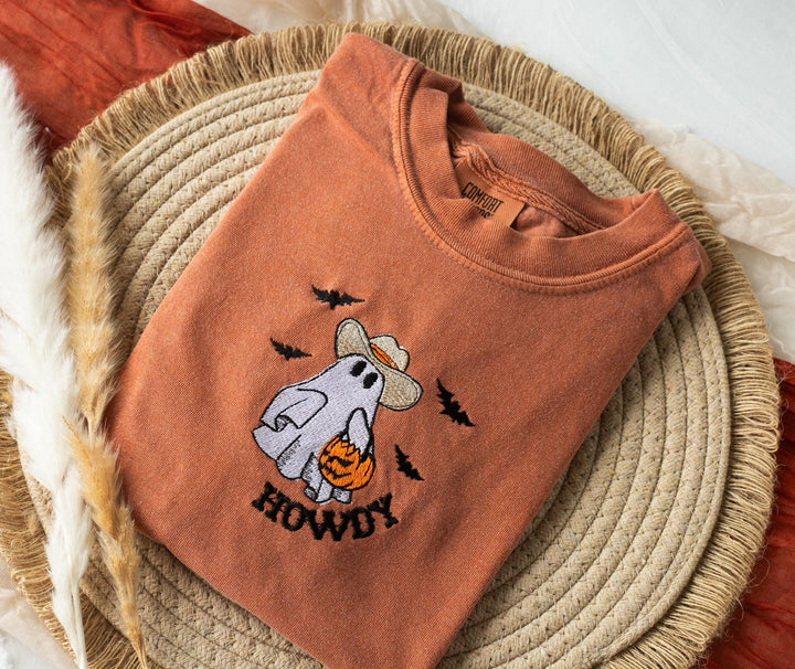 Embroidered Howdy Ghost T-shirt, Yam Colored T-shirt, Trendy Fall T-shirt, Cute Fall shirts Women, Cowboy Ghost Fall Halloween Tee, HZ1-C-97